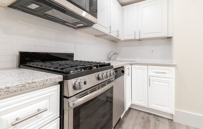 Studio, 1 bath, 518 sqft, $2,495, Unit 32