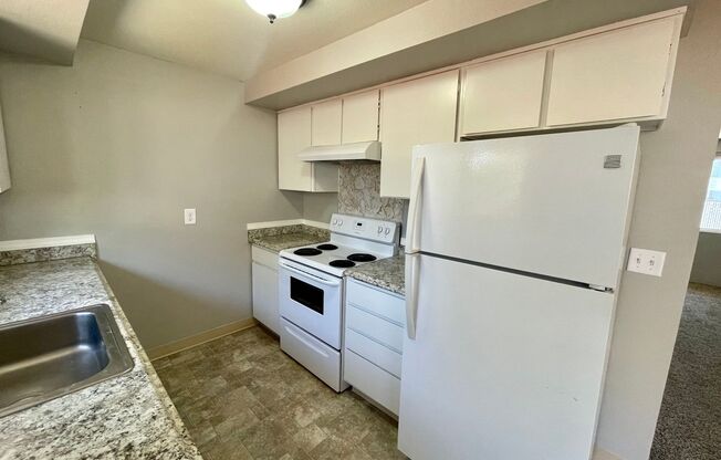 2 beds, 1 bath, $1,000, Unit Unit B