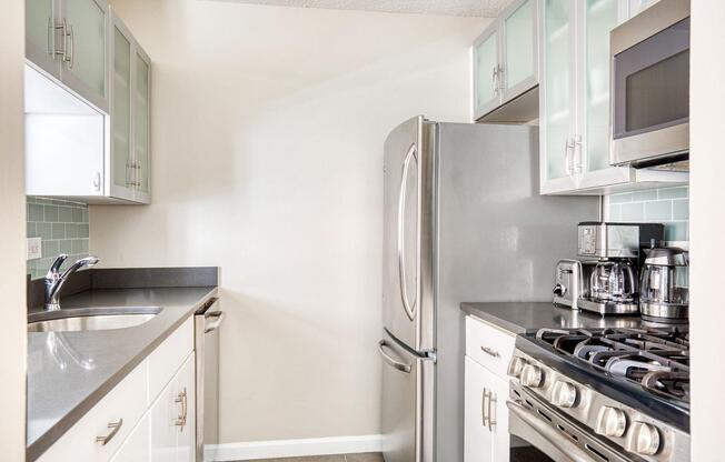 2 beds, 2 baths, 963 sqft, $6,002, Unit 10L