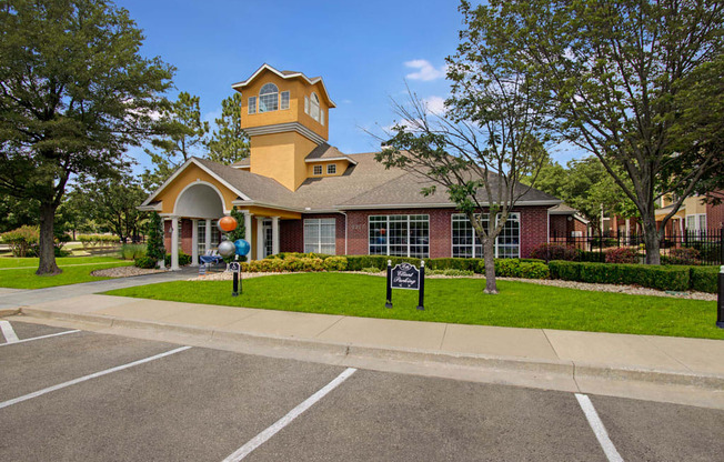 Lincoln Villas on Memorial Leasing Office