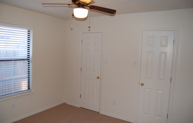 3 beds, 2 baths, $1,400