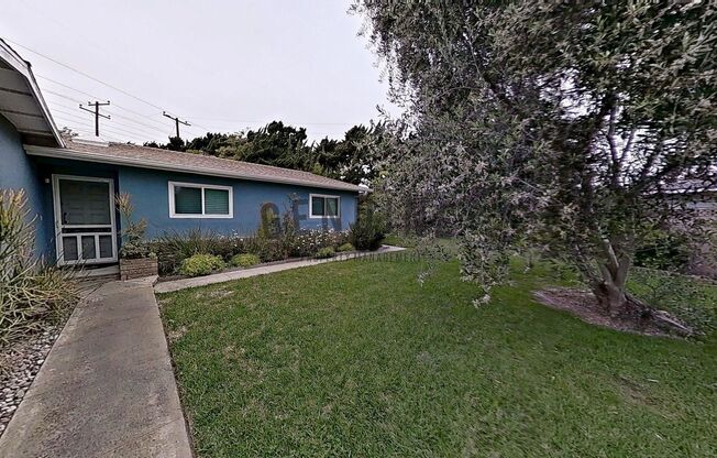 $500 Off 1st Month ~ 3 Bedroom Home with Bonus Sunroom on Cul de Sac Lot ~ 2 Car Garage ~ Located Near 405