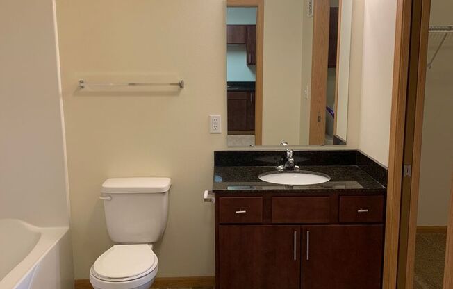 1 bed, 1 bath, 718 sqft, $985, Unit 605-106
