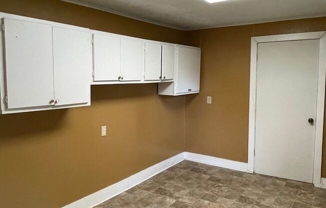 3 beds, 1 bath, $1,300