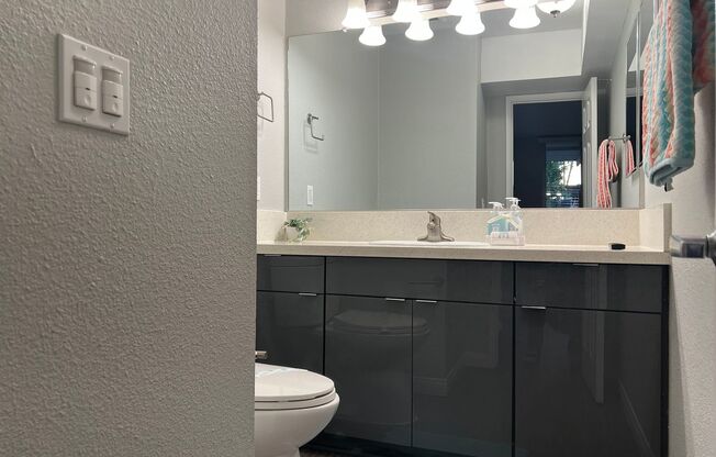 2 beds, 1.5 baths, 850 sqft, $2,880, Unit 0008