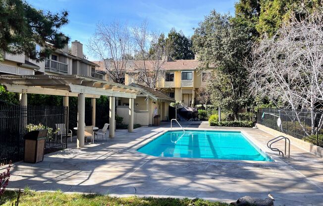 2BD/2.5BA - Charming Townhome with Luxurious Amenities in Santa Clara