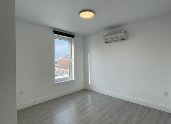 4 beds, 2 baths, 1,222 sqft, $6,100, Unit 306