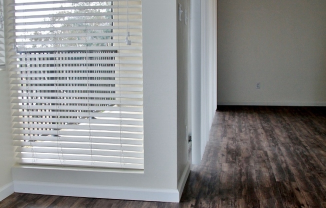 Large 2 Bed, 1 Bath in Beautiful Mission Hills with GORGEOUS Canyon Views!