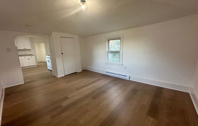 1 bed, 1 bath, $1,400, Unit 2-B