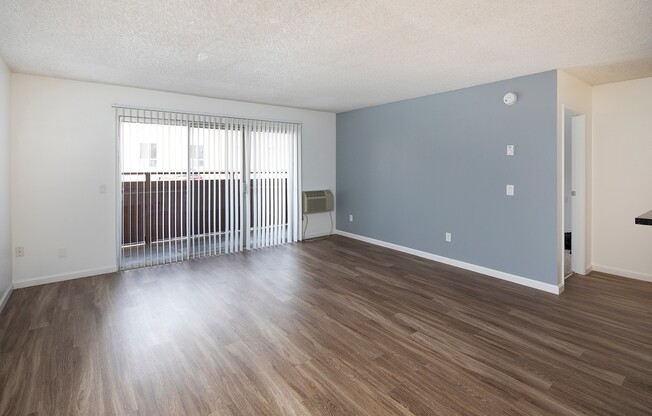 1 bed, 1 bath, 704 sqft, $2,095, Unit B-28