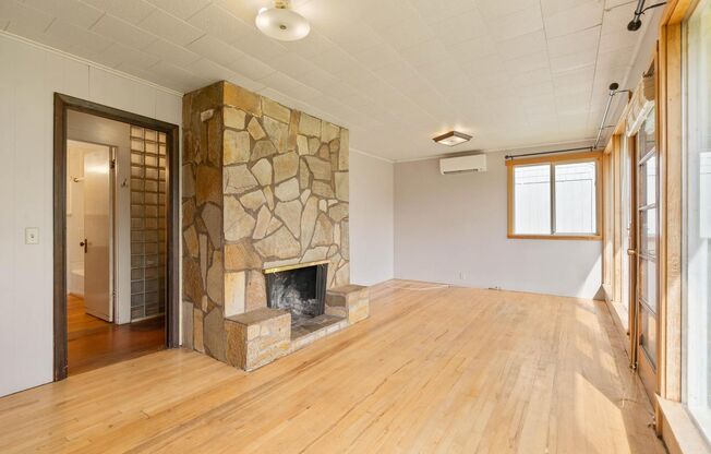 Quaint, inviting 4-bdrm/2-bath home in Cloverdale. Serene living, huge yard, covered patio