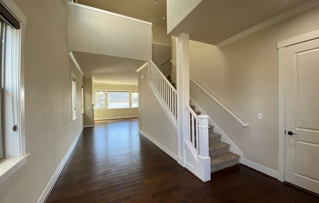 Gorgeous Beaverton Home 3 BD* 2.5 BA* Single Family Home Great Location + LRGE Bright Daylight Basement