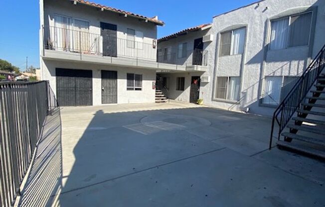 2 beds, 1 bath, 715 sqft, $2,500