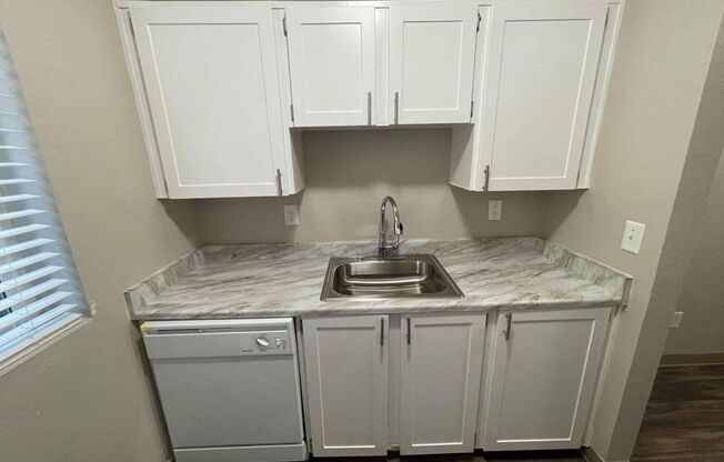 2 beds, 1 bath, 760 sqft, $1,495, Unit 11