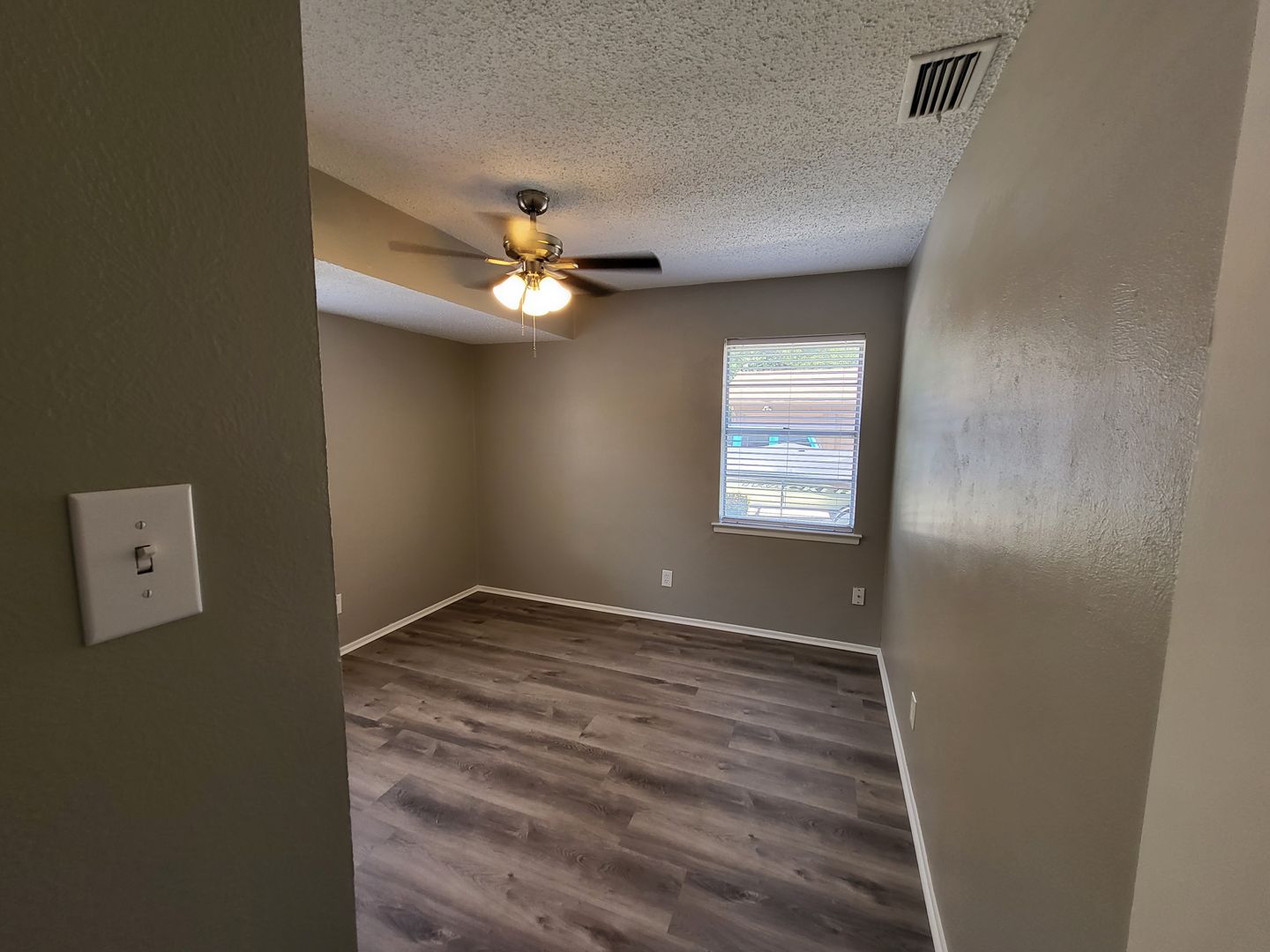 2110 REDBUD LN