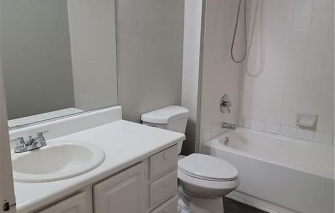 2 beds, 2 baths, $1,450, Unit Building 10