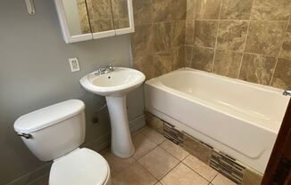 3 beds, 1 bath, $1,410, Unit 1818B2