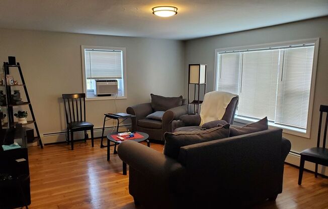 3 beds, 1 bath, $2,700