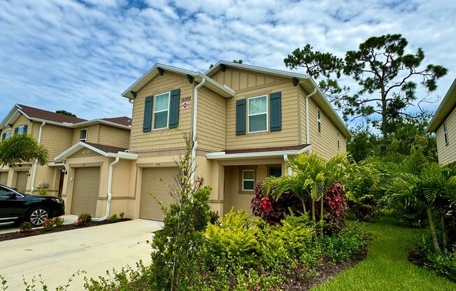 Elegant 3-Bedroom Townhouse with Pool Access in North Fort Myers