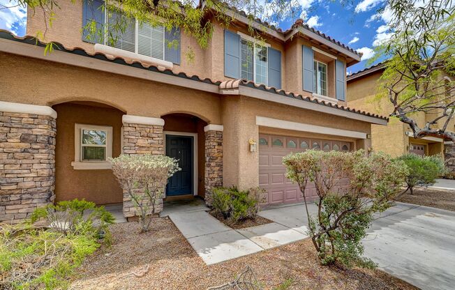 *MOUNTAINS EDGE 3 BED 2.5 BATH * COMMUNITY POOL, FITNESS CENTER, AND SPA *