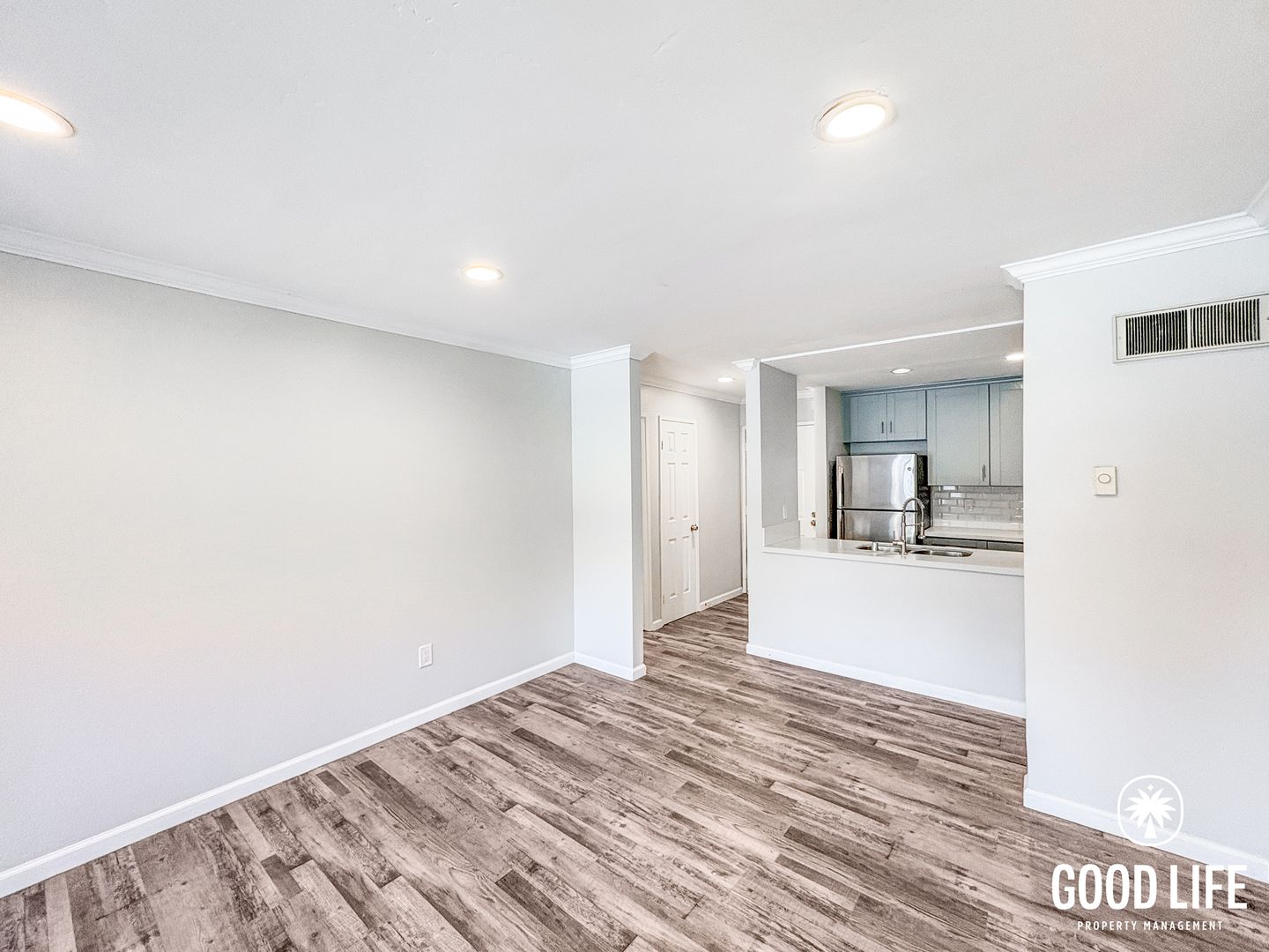 SD: 2BD/2BA Condo in UTC with Reserved Parking, Covered Balcony & In-Unit Laundry
