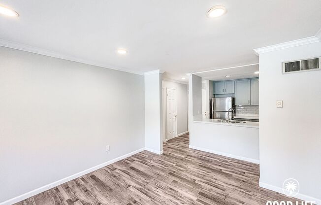 SD: 2BD/2BA Condo in UTC with Reserved Parking, Covered Balcony & In-Unit Laundry