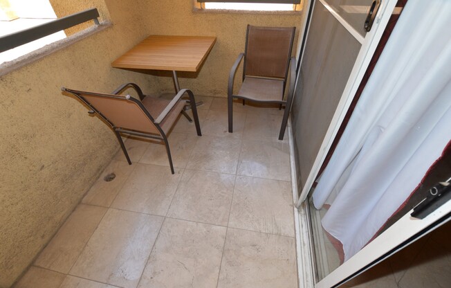 2 beds, 2 baths, $2,200, Unit # 137
