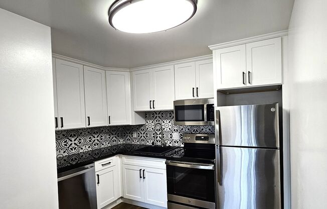 1 bed, 1 bath, 650 sqft, $1,934, Unit APT. 11