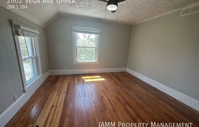 2 beds, 1 bath, 800 sqft, $1,100