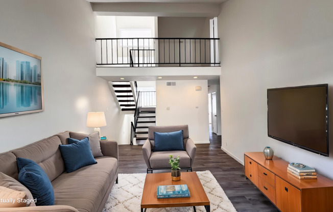 <<< Mid Term rental, pool, new kitchen, attached garage >>>