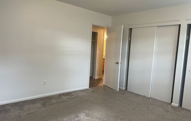 2 beds, 1 bath, 925 sqft, $1,125, Unit 38