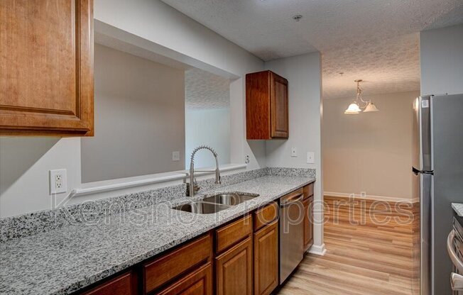 5302 FAIRINGTON CLUB DR