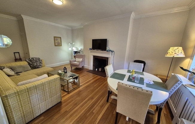2 beds, 1 bath, 916 sqft, $4,000, Unit 27