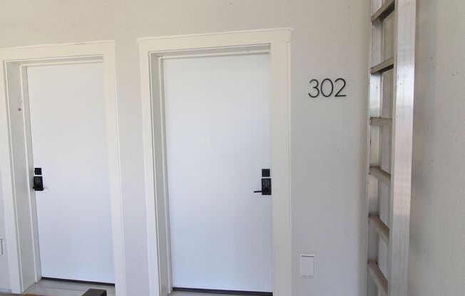 1/2 Month Of Free Rent! Luxury 2 Bedroom/2 Bath Apt in the Heart of St. Johns in the Brand New Lombard Lofts!!!