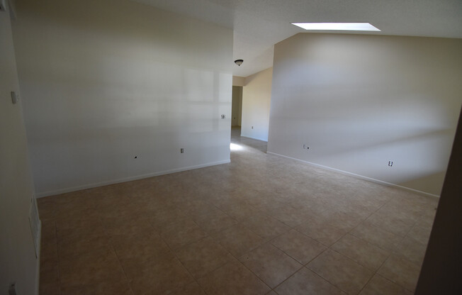 3/2 Single Family Home in Bel Air Hills AVAILABLE DECEMBER 13th!