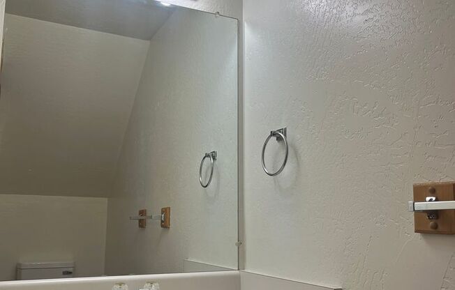 c369.3x - 2055 Campus Dr. #1-4