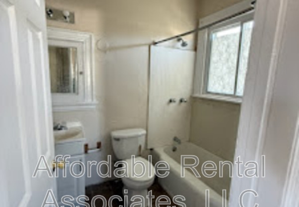 1500 W GREENFIELD AVE