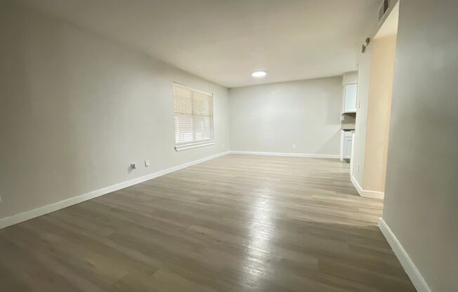 2 beds, 1 bath, 900 sqft, $1,321, Unit LAW7-112