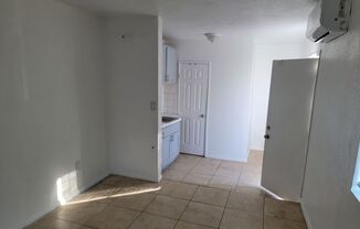 1 bed, 1 bath, $1,050, Unit A