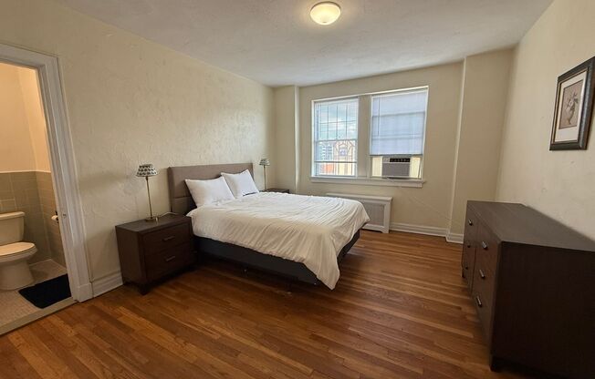 2 beds, 2 baths, 1,303 sqft, $3,000, Unit 601