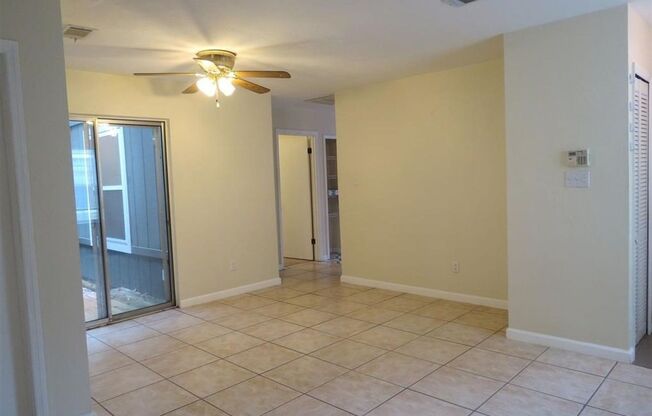 Awesome Townhouse with a Garage!