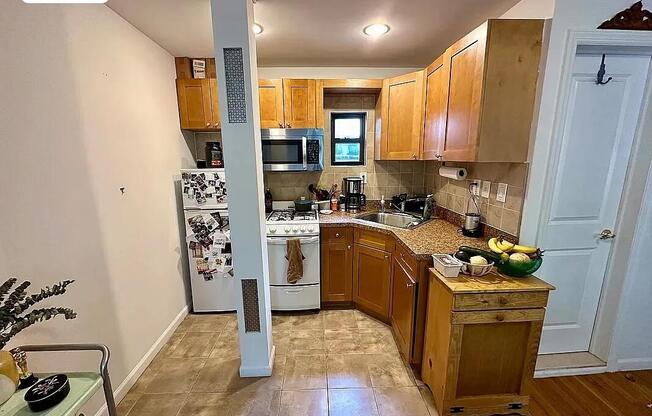 254 W 20 ST