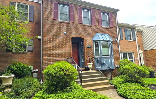 Fabulous 3BR/3.5BA Potomac Townhome, in Inverness Knolls!!