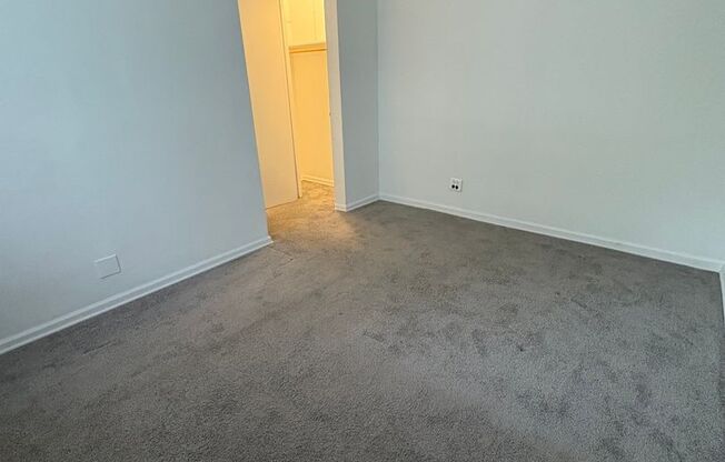 2 beds, 1 bath, 908 sqft, $1,215, Unit AS A-Gdn