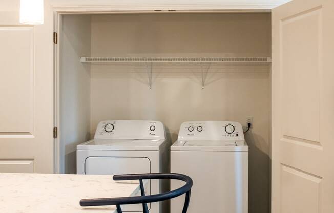 Lenexa Apartment Washer/Dryer Included