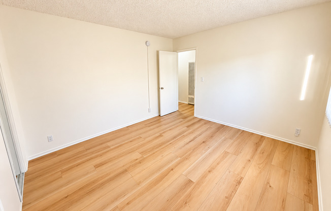 2 beds, 1 bath, 950 sqft, $2,295, Unit 39