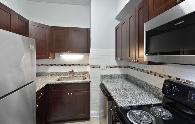 2 beds, 1 bath, 845 sqft, $2,550, Unit 303