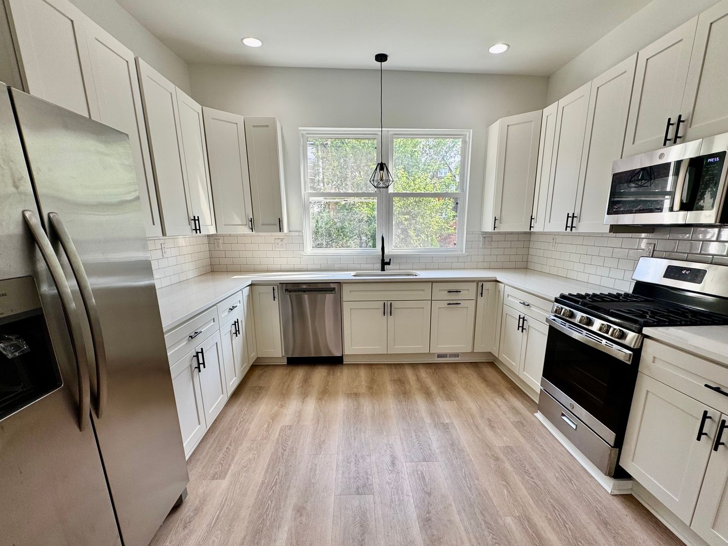 Completely Renovated 3 Bed, 2.5 Bath Home Plus Huge Bonus Room! Tons Of Space - Available Now in Highland Park!