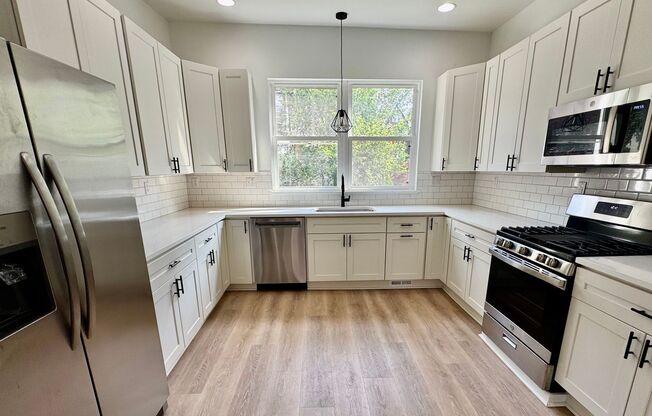 Completely Renovated 3 Bed, 2.5 Bath Home Plus Huge Bonus Room! Tons Of Space - Available Now in Highland Park!