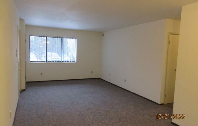 2 beds, 1 bath, $1,075, Unit 15623 - 09